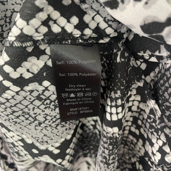 Bloomingdale's LE GALI Terri Snake Print Long Sleeve Blouse Top Black White M - Picture 10 of 10
